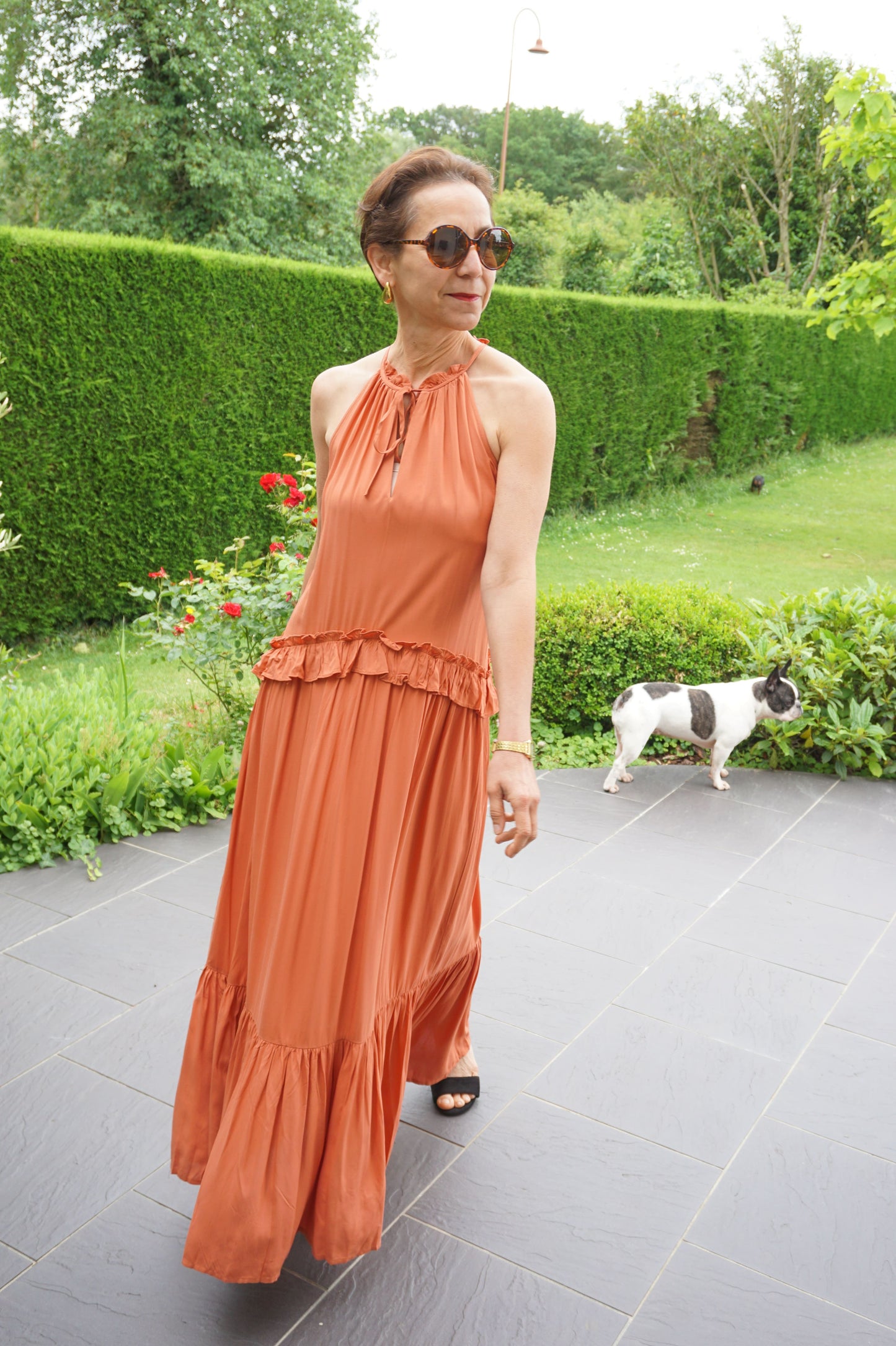 Robe longue terracotta et volants
