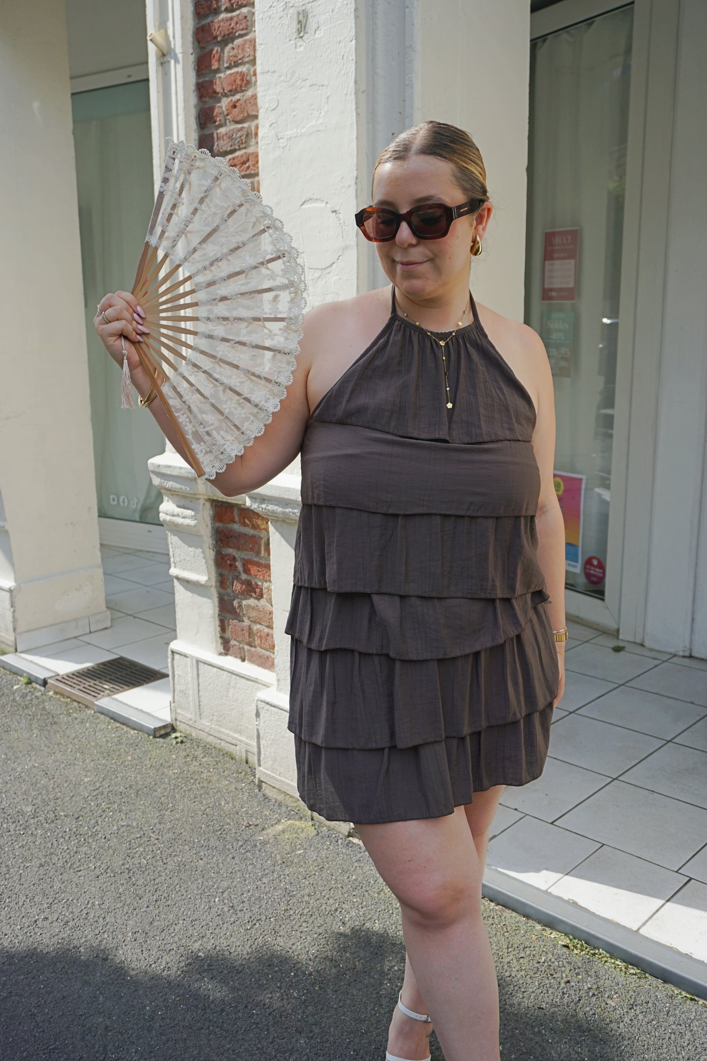 Robe marron à volants