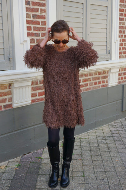 Robe marron effet plumes et paillettes