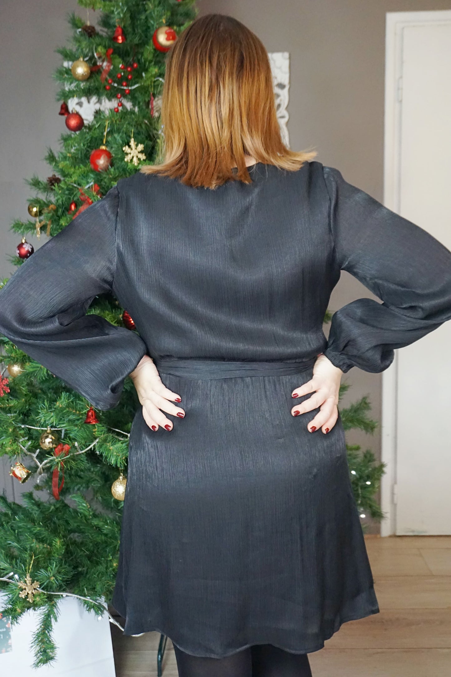 Robe fluide noire brillante