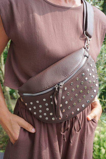 Sac banane marron similicuir clouté