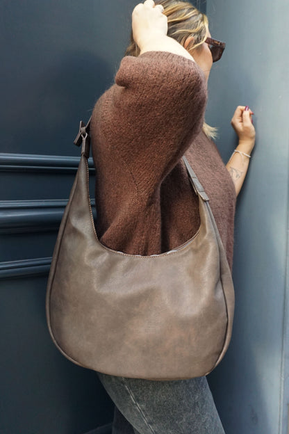 Sac demi-lune en cuir vegan marron choco