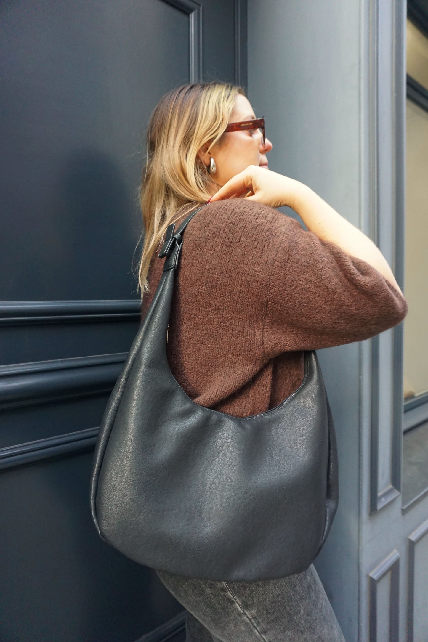 Sac demi-lune en cuir vegan noir