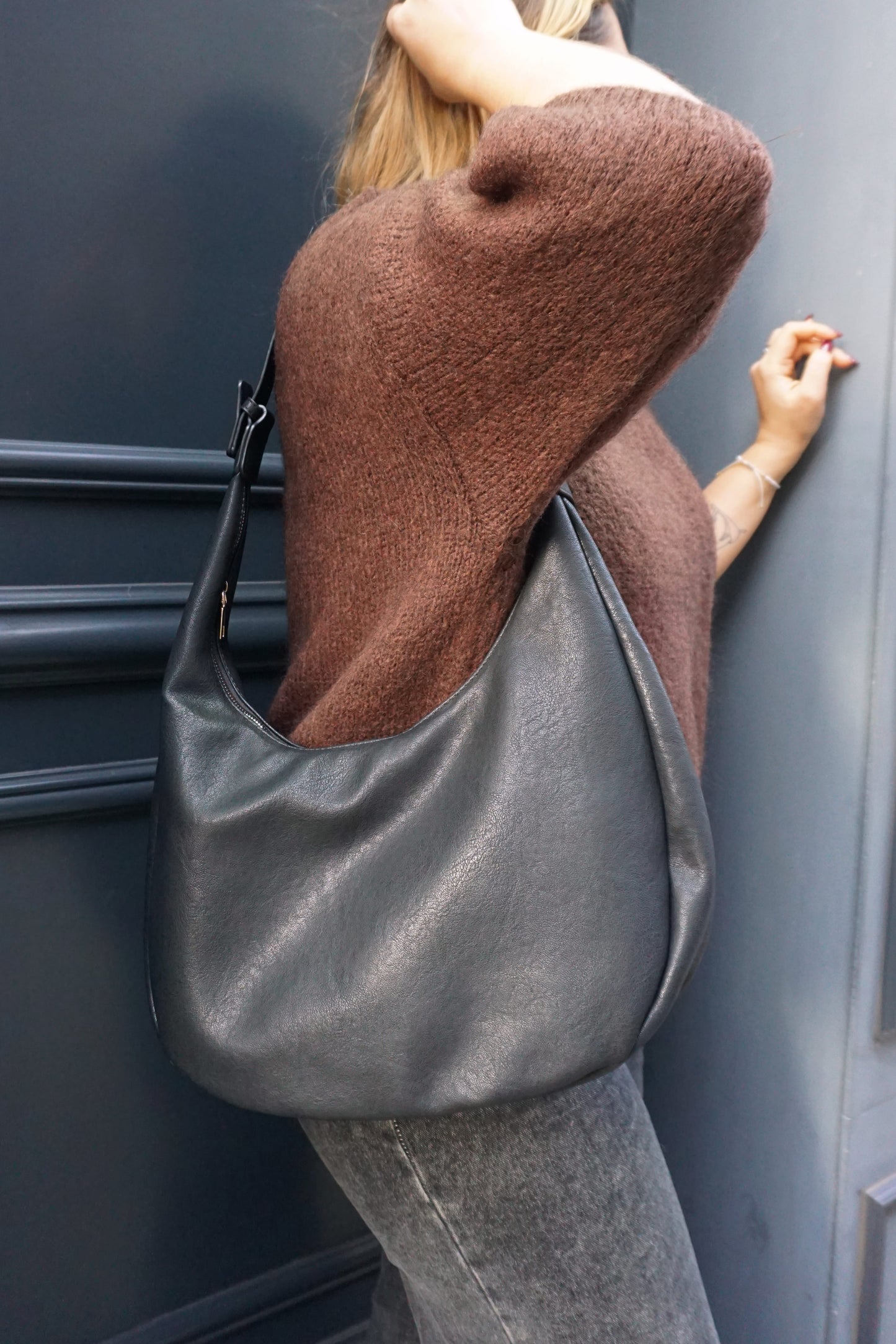 Sac demi-lune en cuir vegan noir