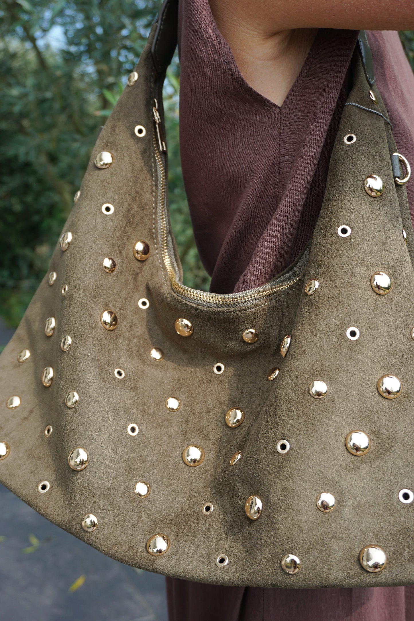 Sac kaki épaule effet daim clouté