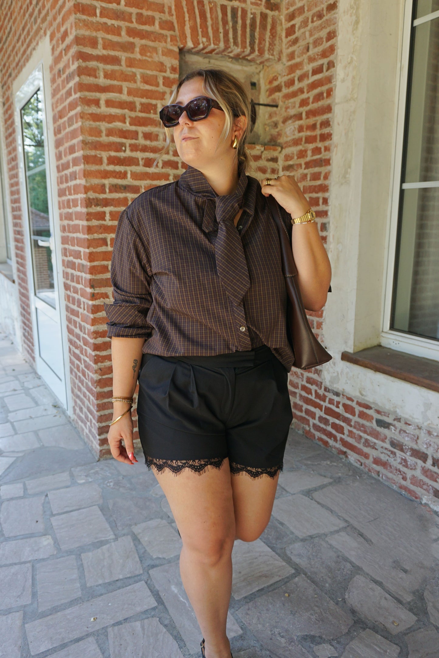 Short noir détail dentelle