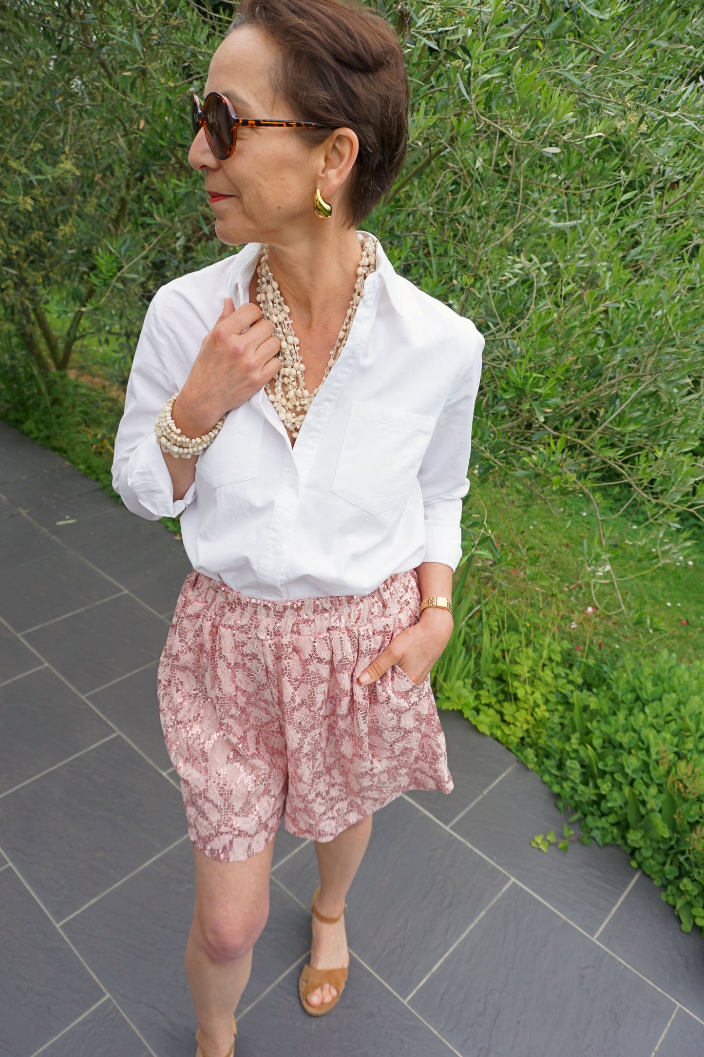 Short rose fleurs brodés et sequins