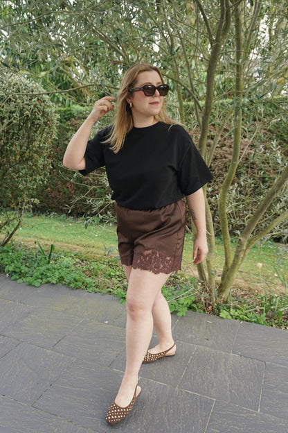 Short satiné et dentelle marron