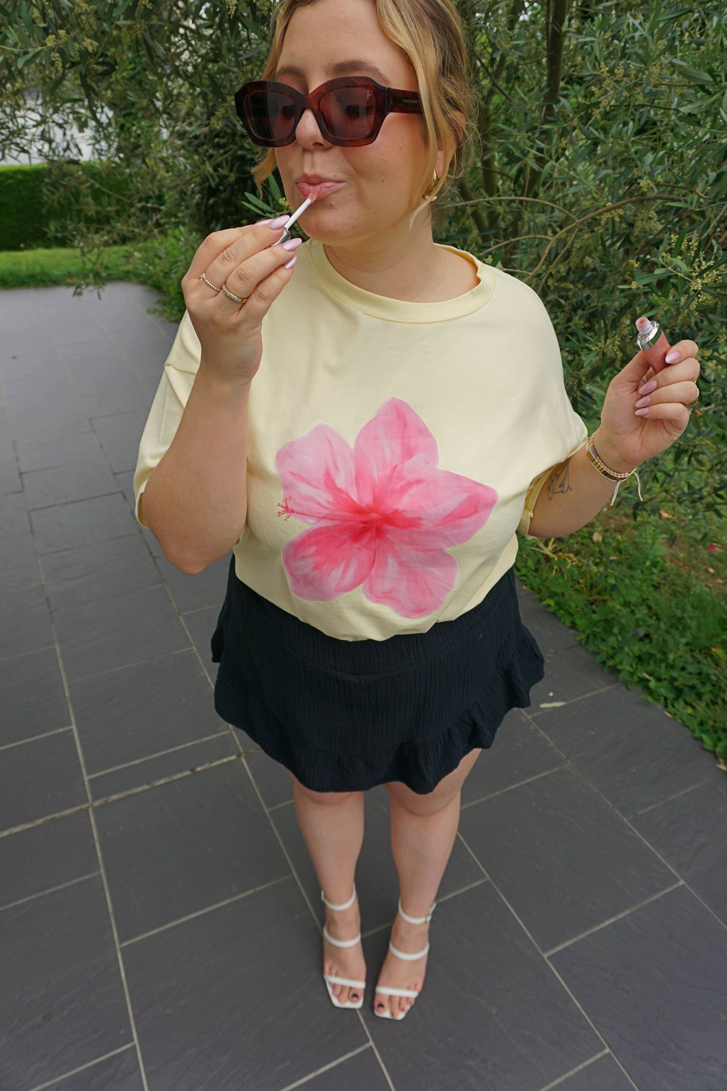 Tee-shirt jaune imprimé fleur hibiscus