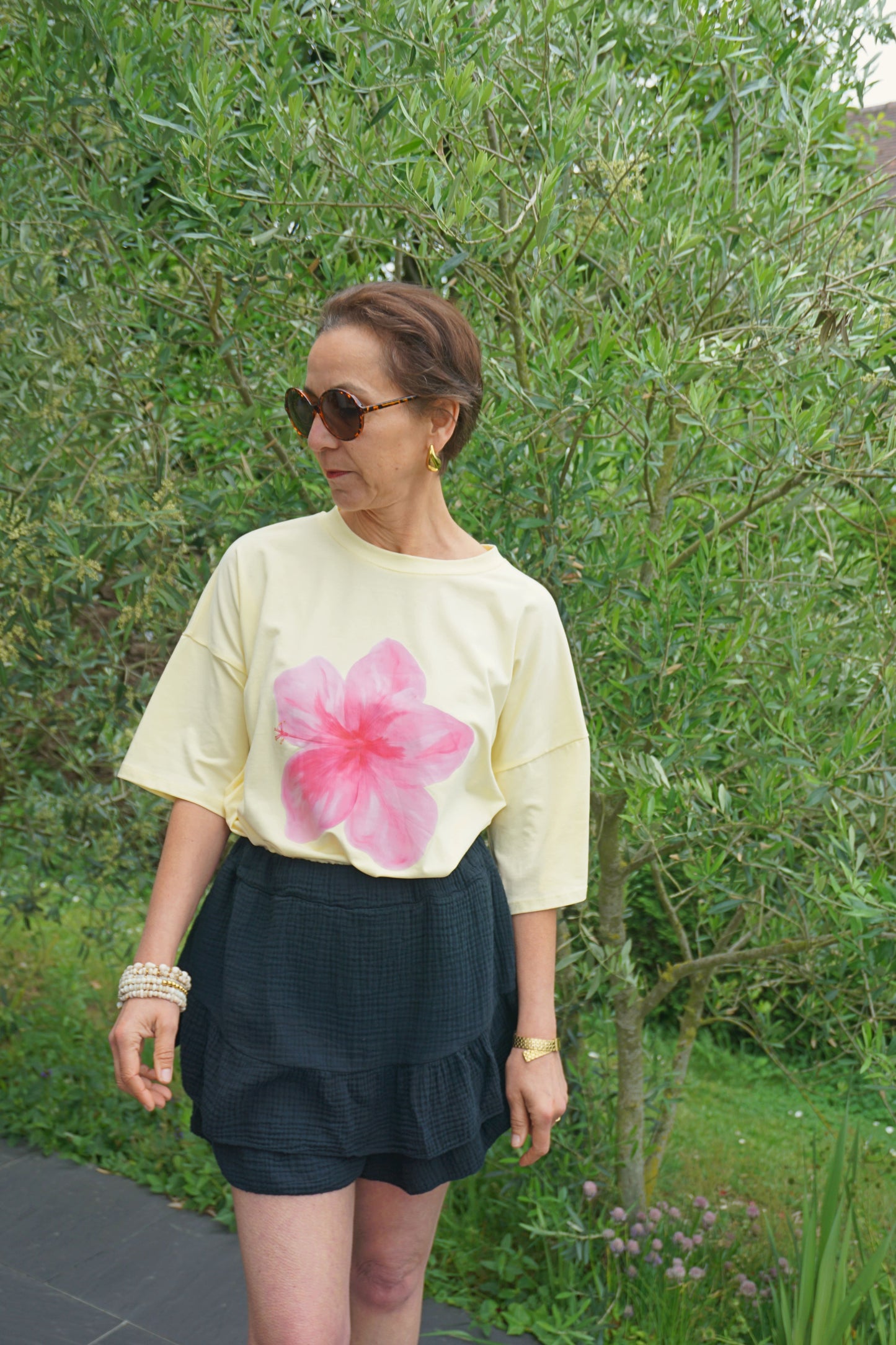 Tee-shirt jaune imprimé fleur hibiscus
