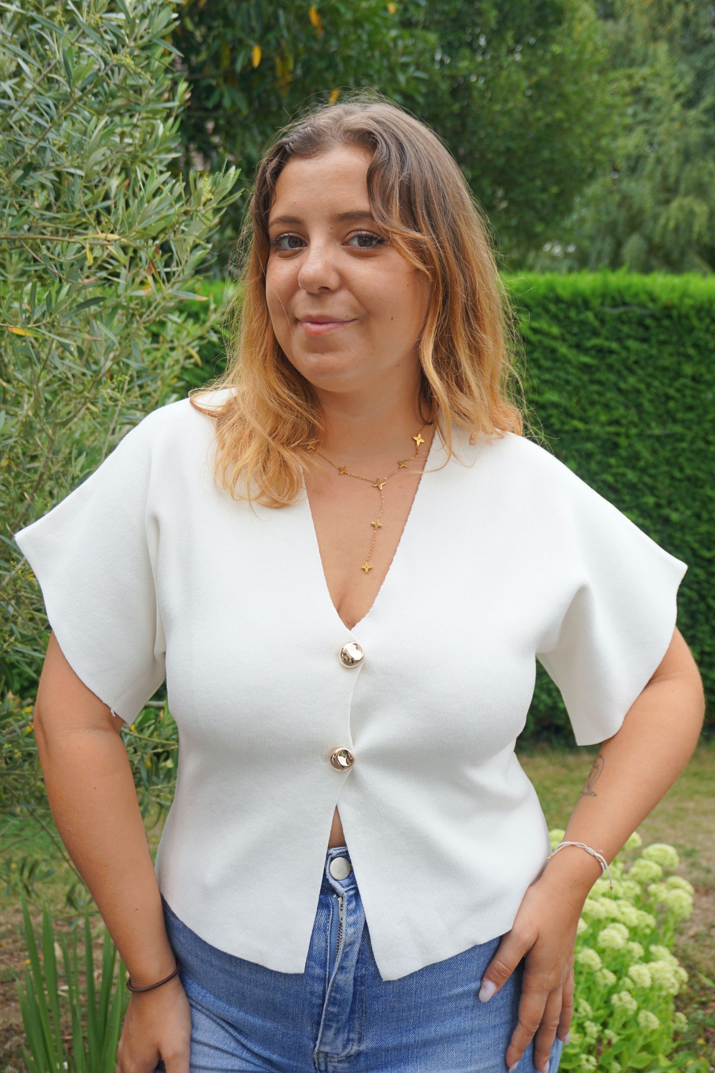 Top crème ouvert boutons dorés