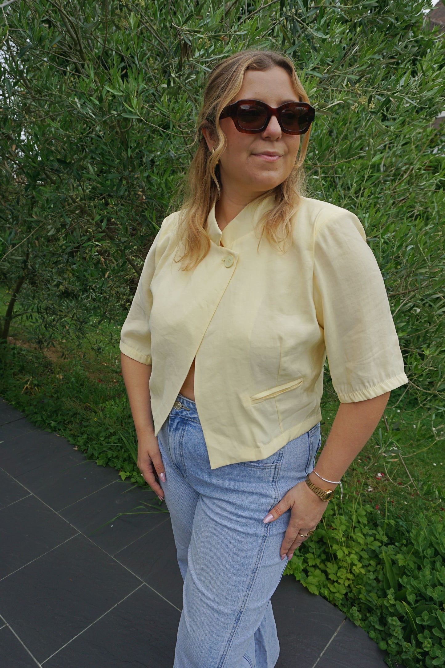 Top blazer court asymétrique jaune