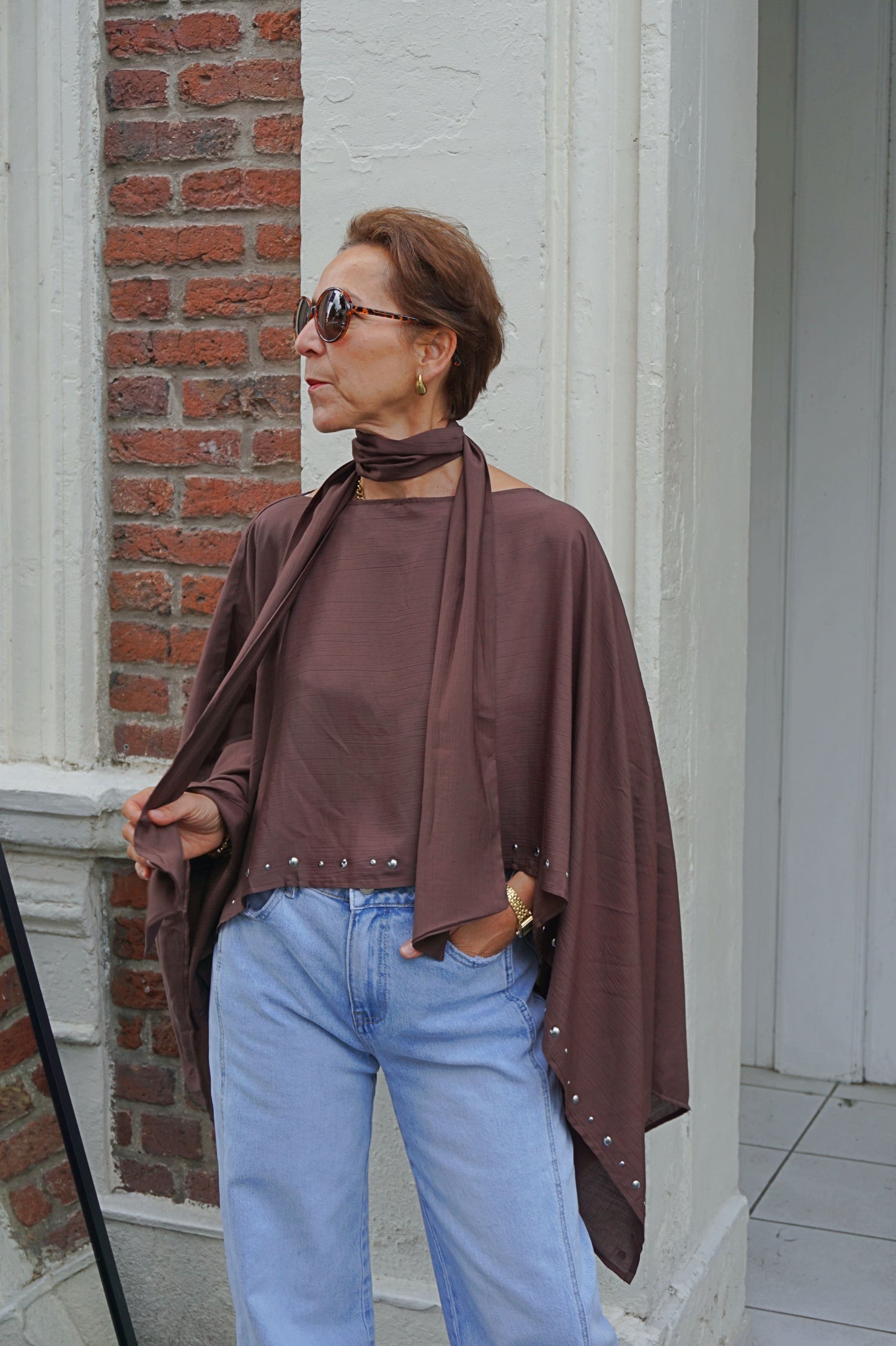 Top cape et écharpe marron clous