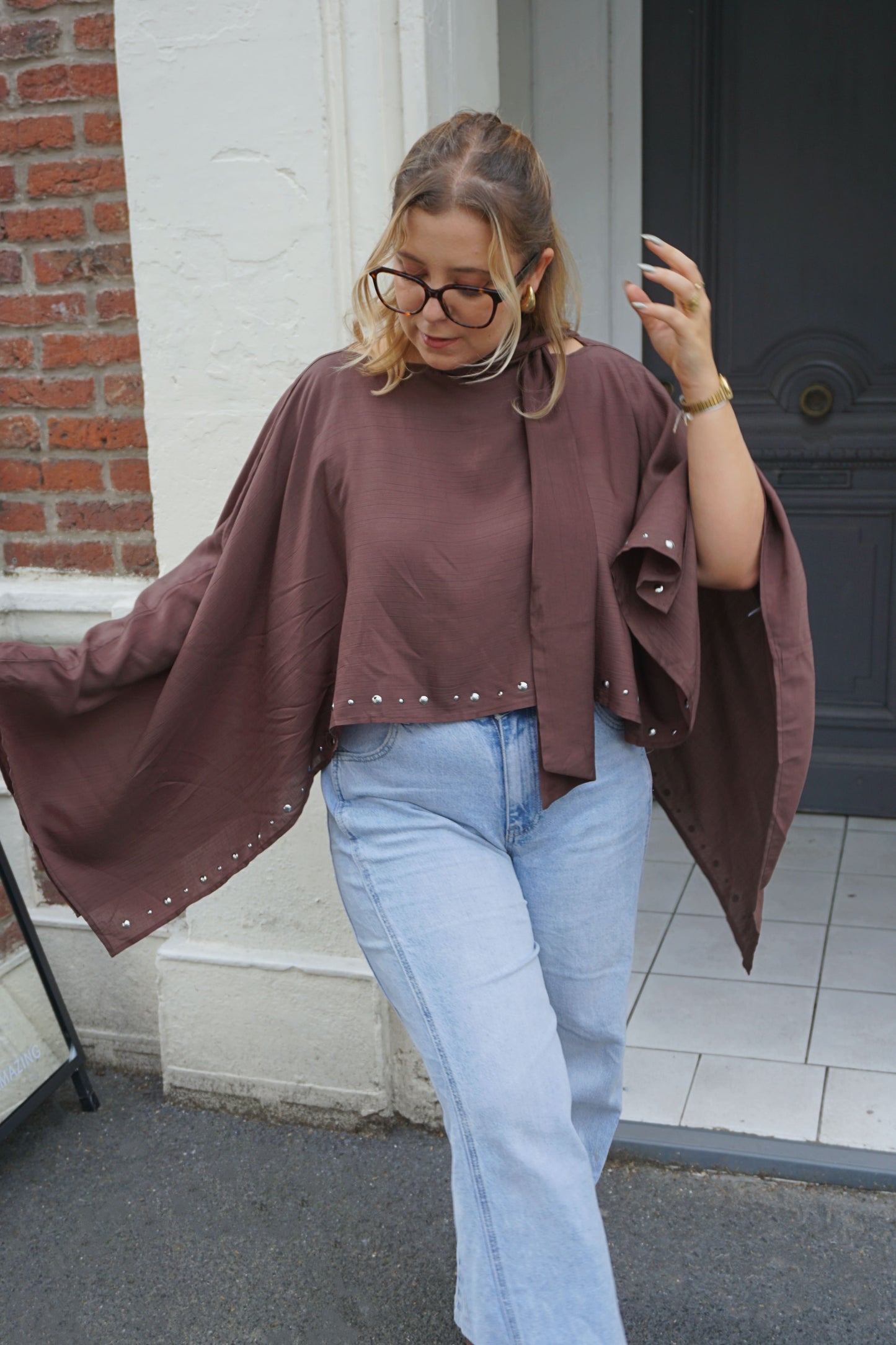Top cape et écharpe marron clous