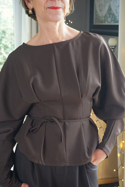 Top cintré à pinces marron chocolat