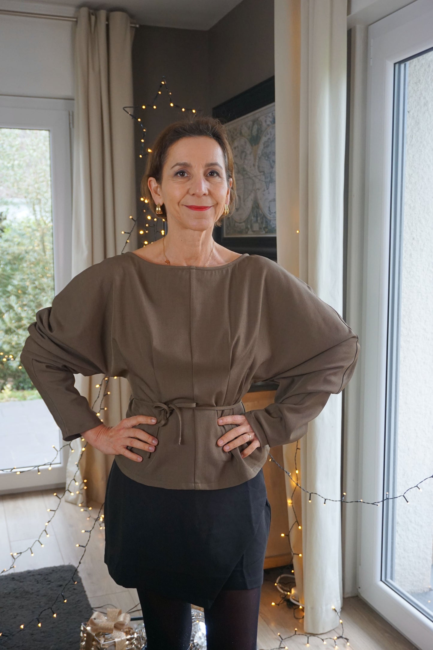 Top cintré à pinces taupe foncé