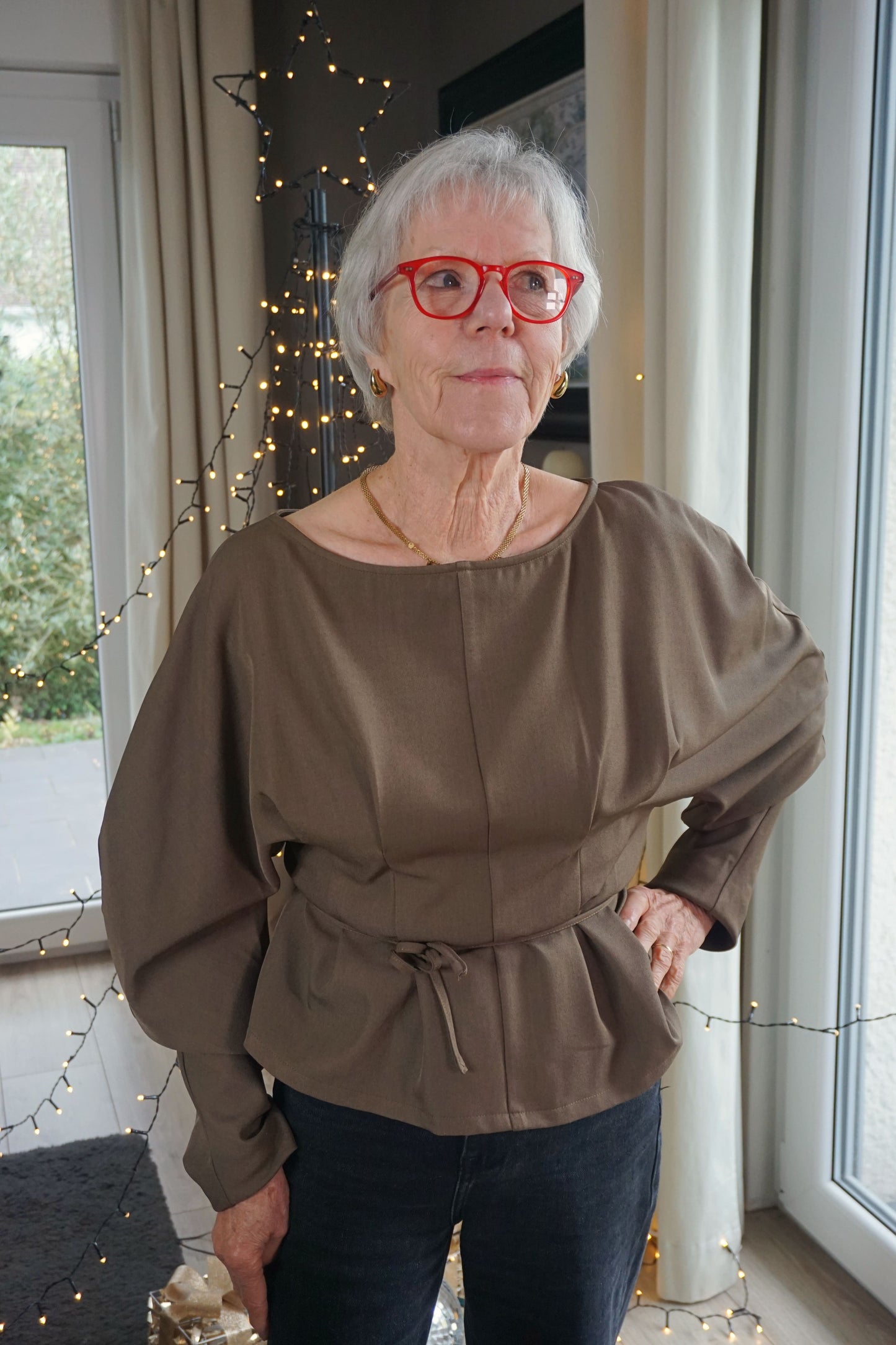 Top cintré à pinces taupe foncé