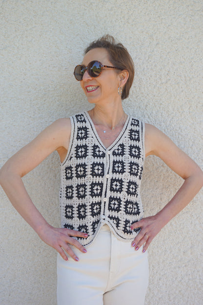 Top gilet crochet noir et crème