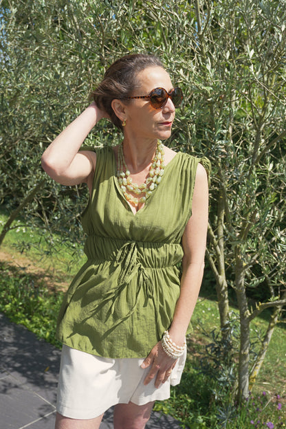 Top fluide smocké vert olive