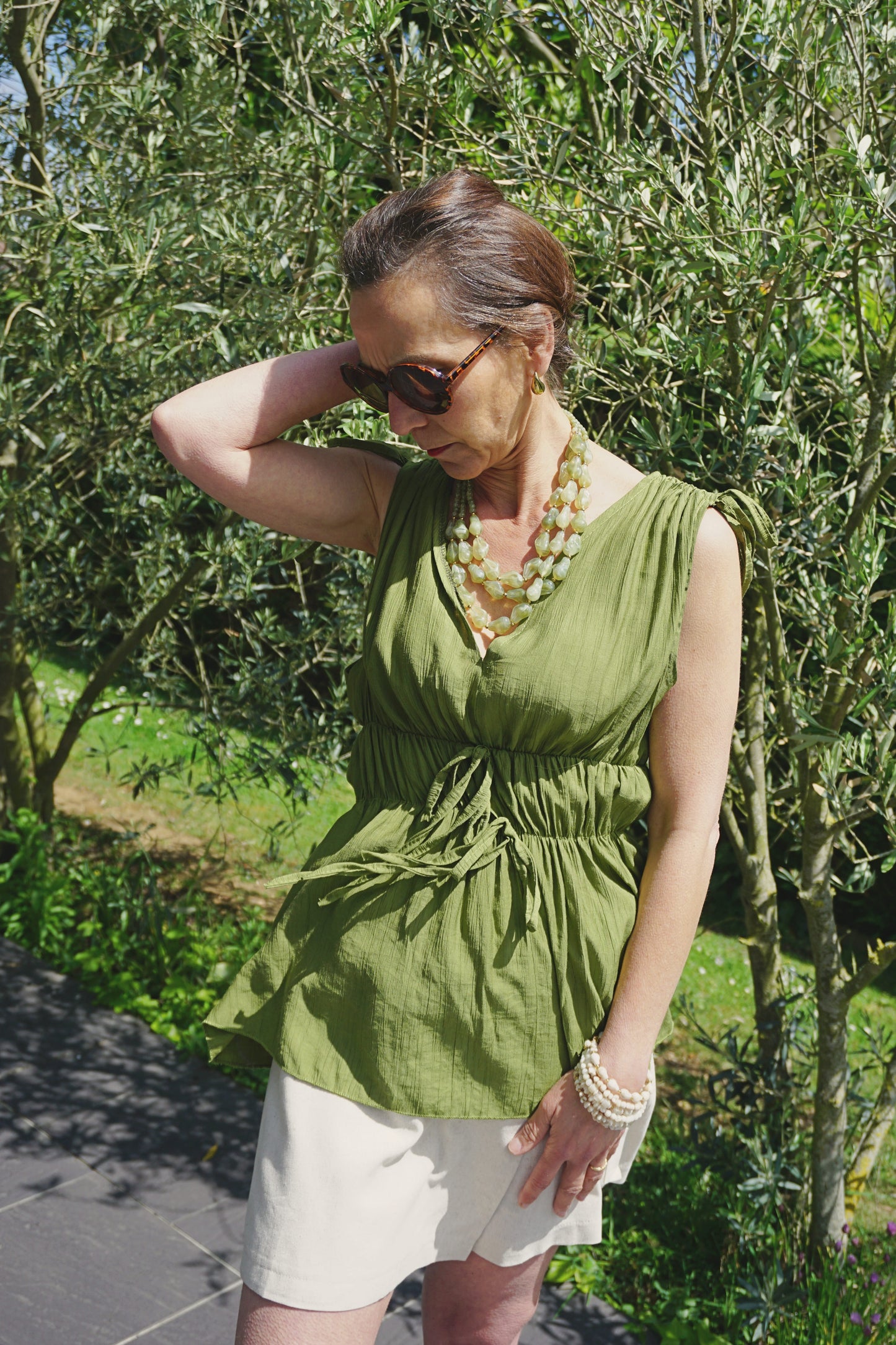 Top fluide smocké vert olive