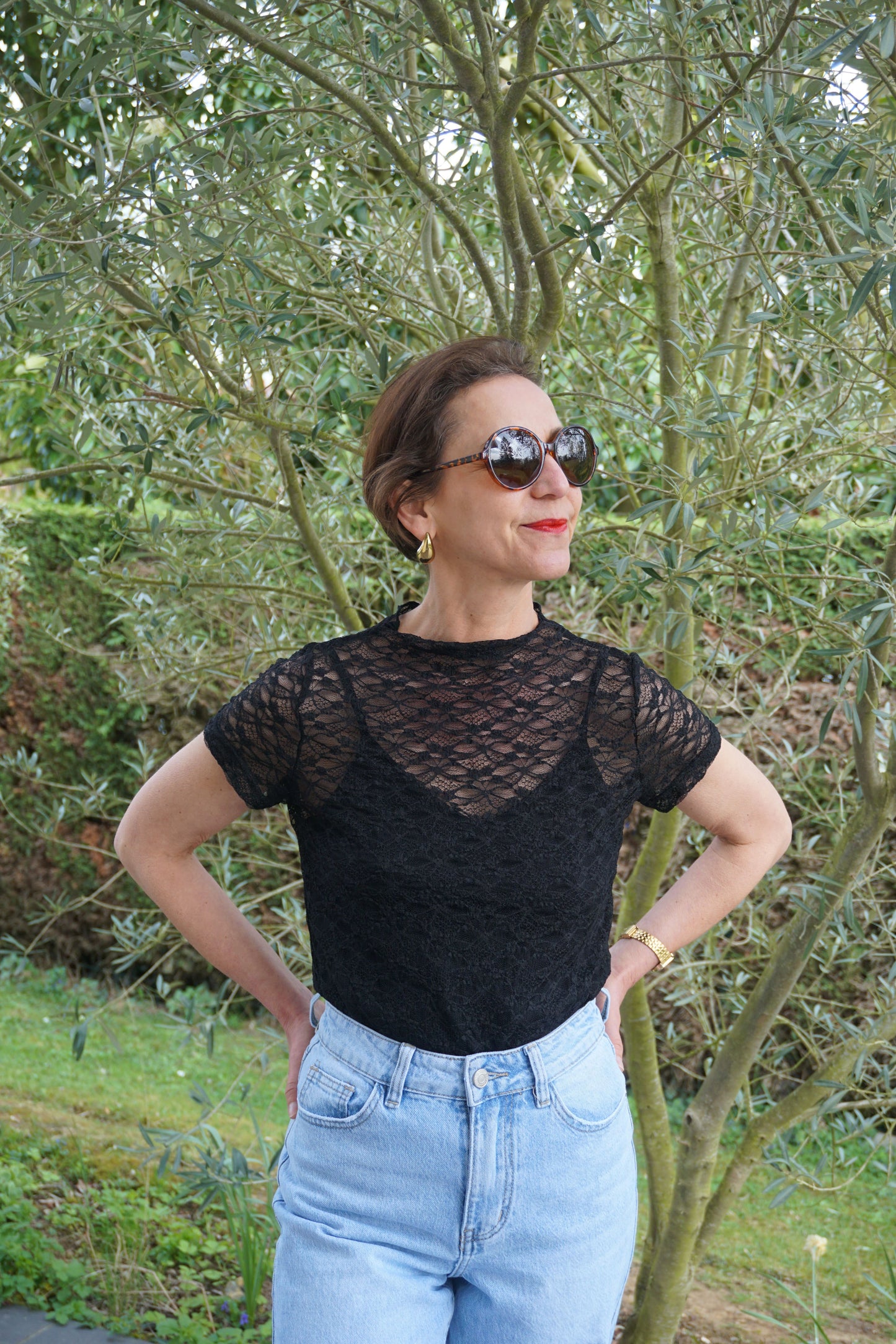 Top manches courtes noir dentelle