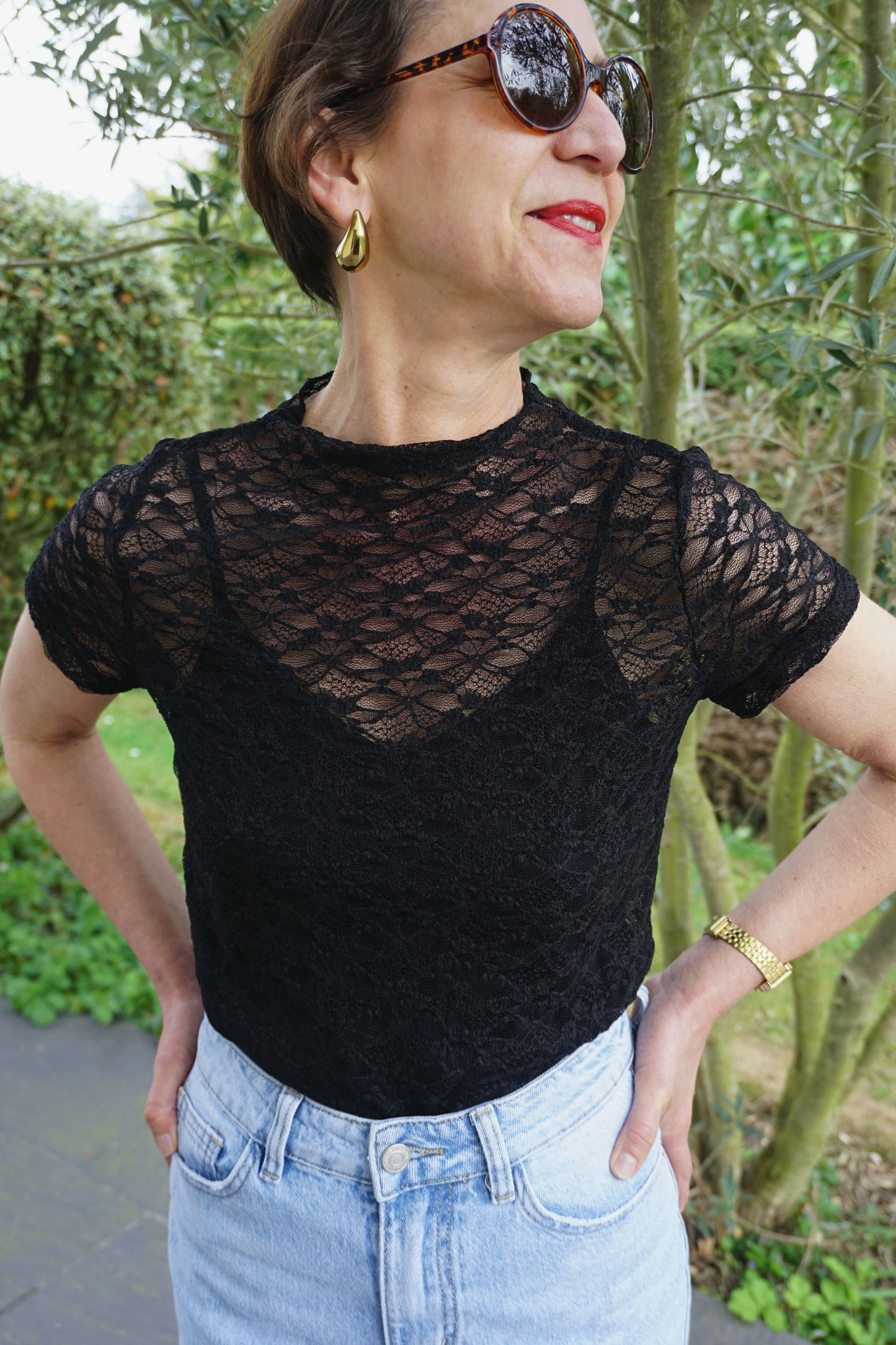 Top manches courtes noir dentelle