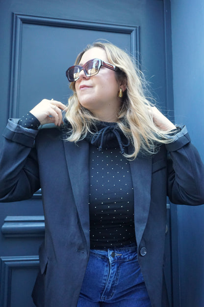 Top moulant noir et strass