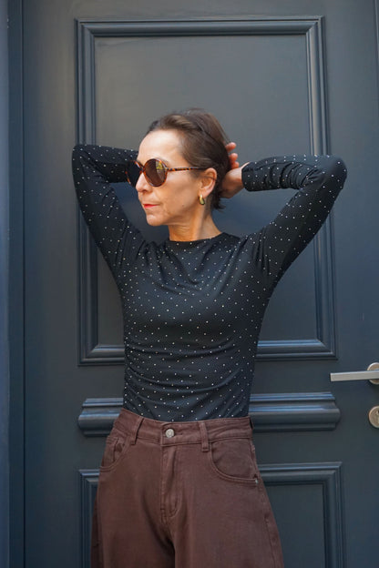 Top moulant noir et strass