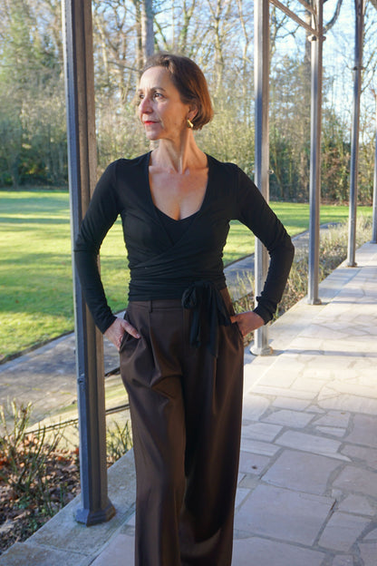 Top cache cœur noir