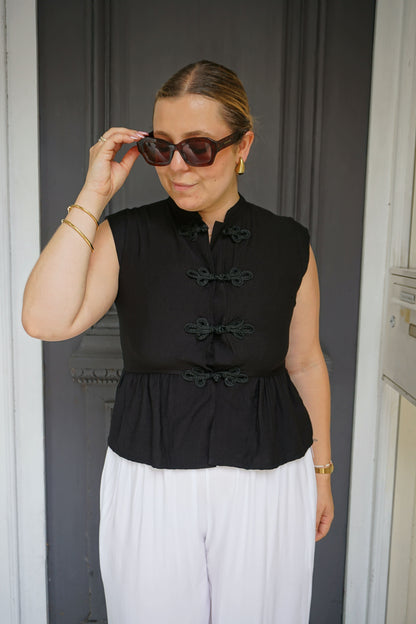 Top noir col mao fermoirs tissus
