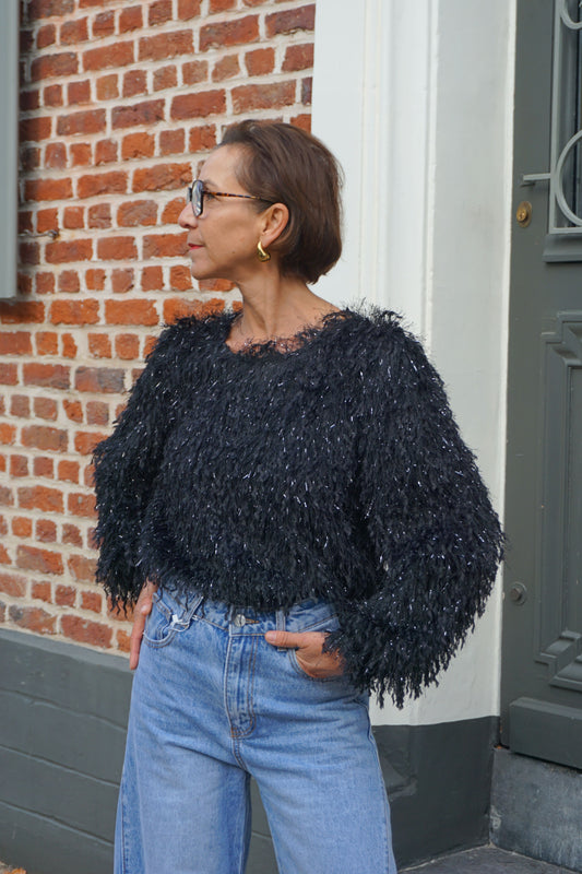 Top noir effet plumes et paillettes