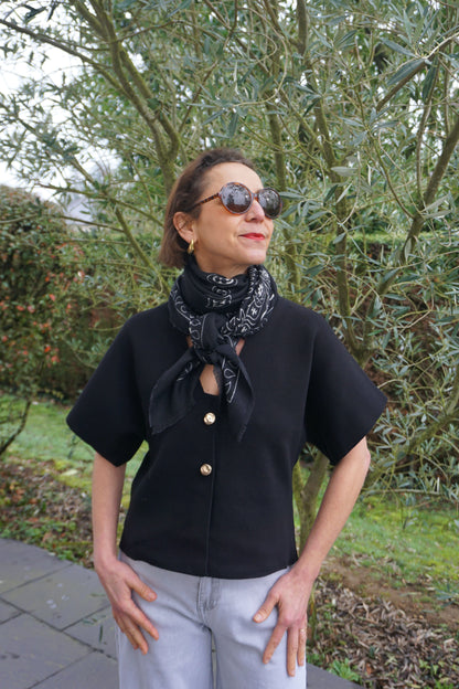 Top noir ouvert boutons dorés