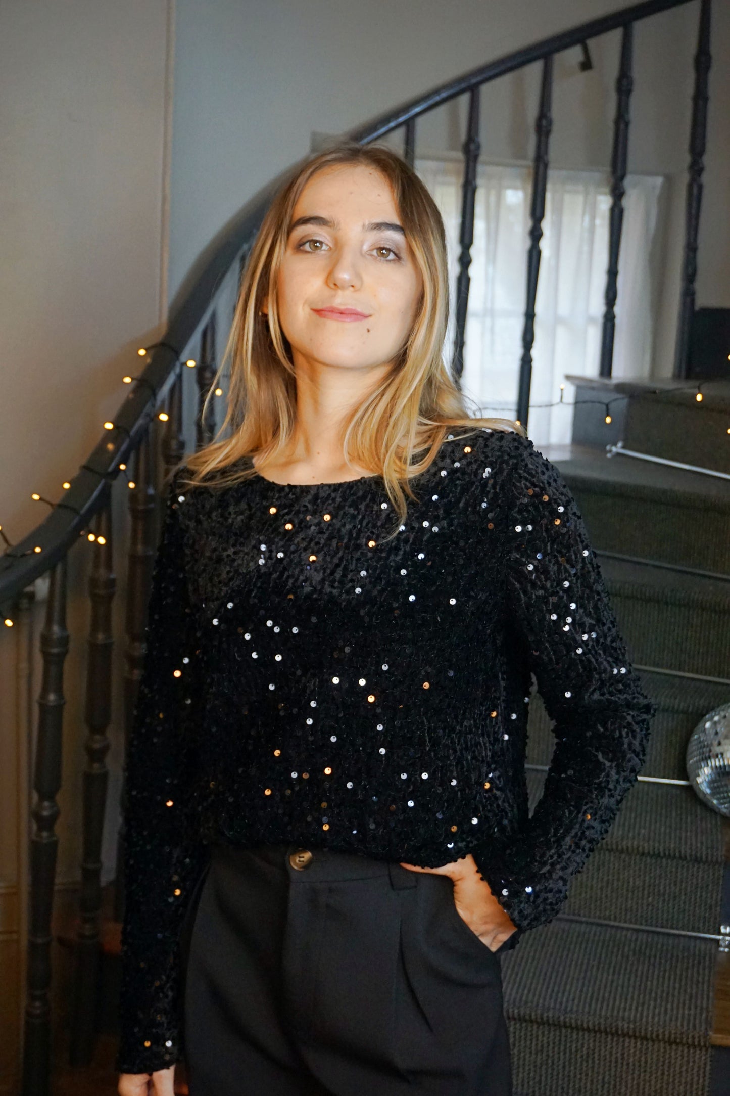 Top noir à sequins