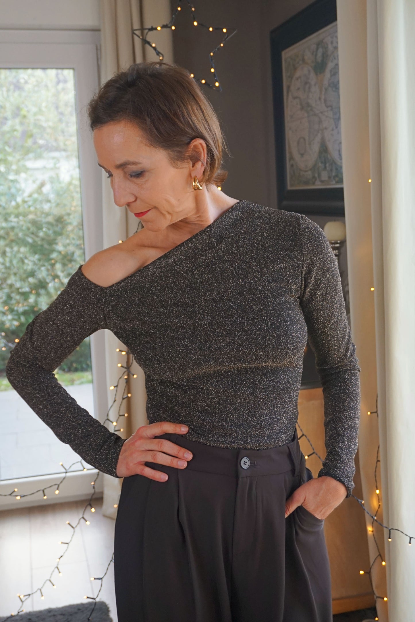 Top pailleté doré épaule dénudée