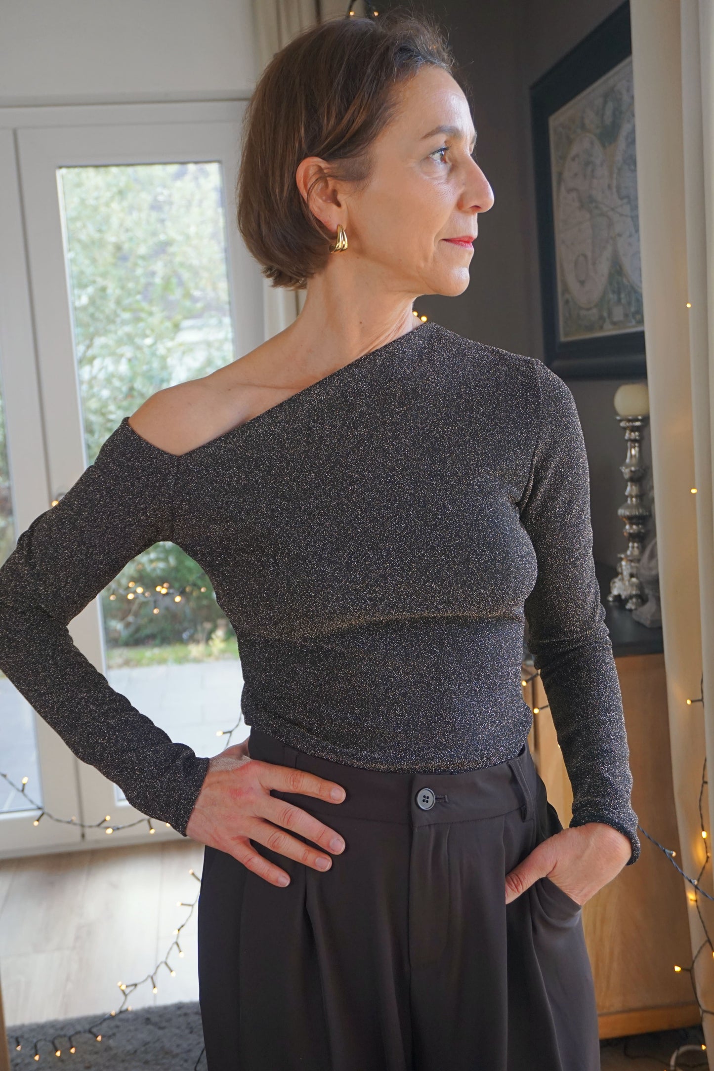 Top pailleté doré épaule dénudée