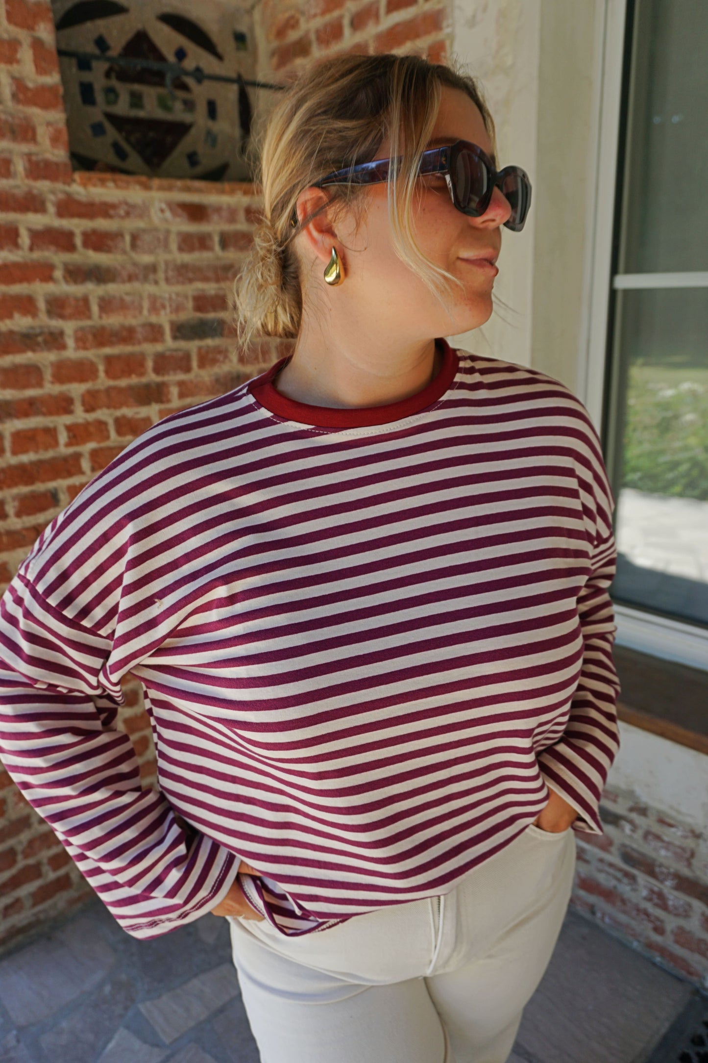 Top rayé bordeaux col rond