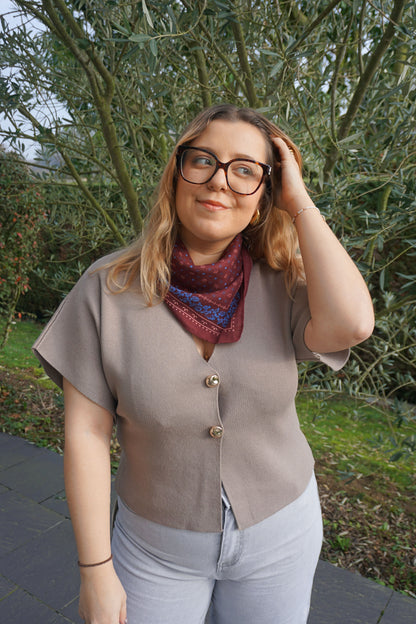 Top taupe ouvert boutons dorés