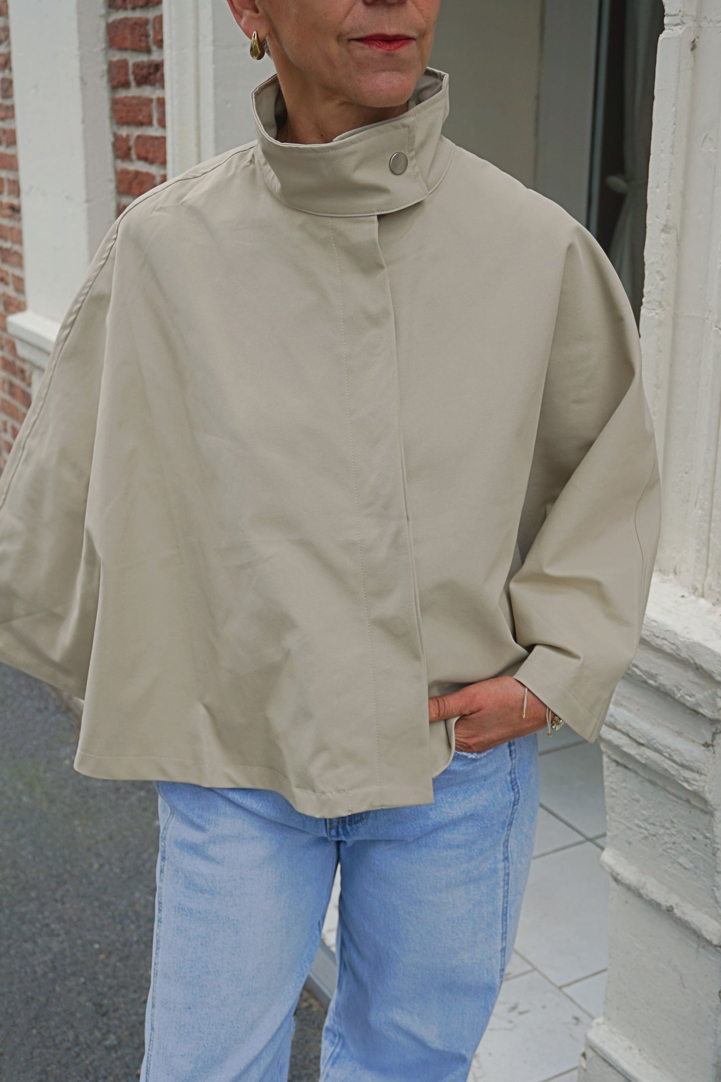 Trench style cape beige