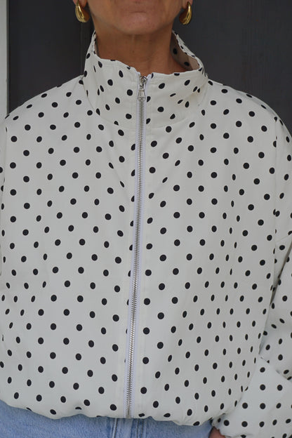 Veste blanche à pois