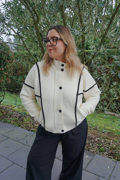 Veste col montant crème coutures noires