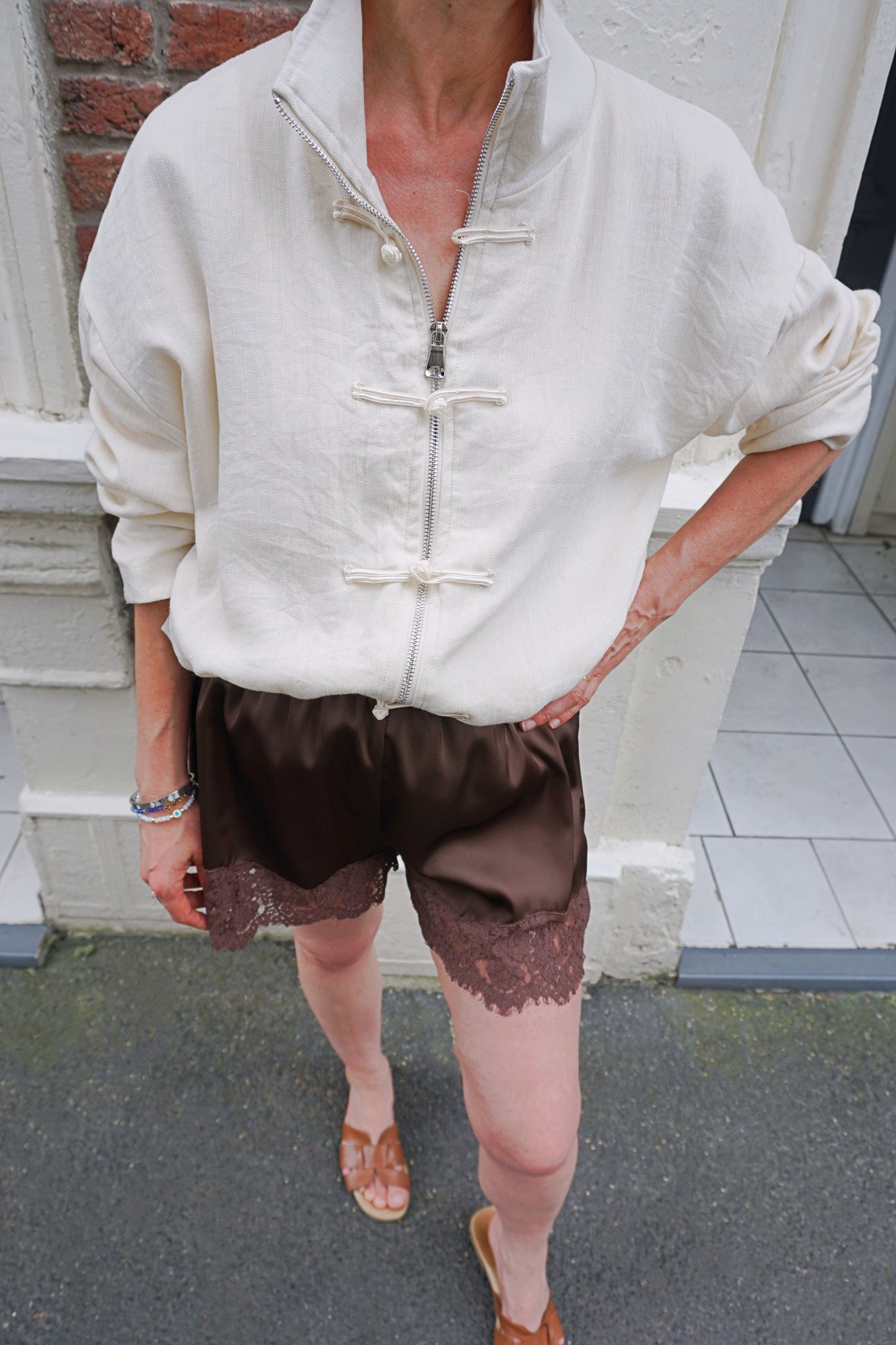 Veste crème à fermoirs tissus
