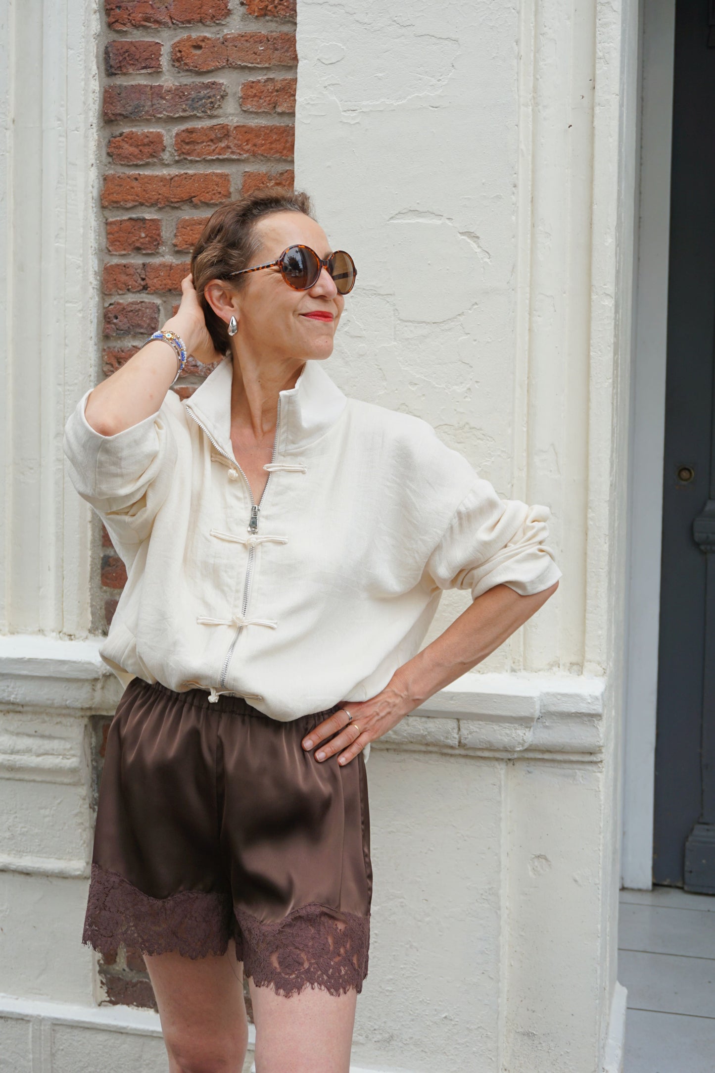 Veste crème à fermoirs tissus