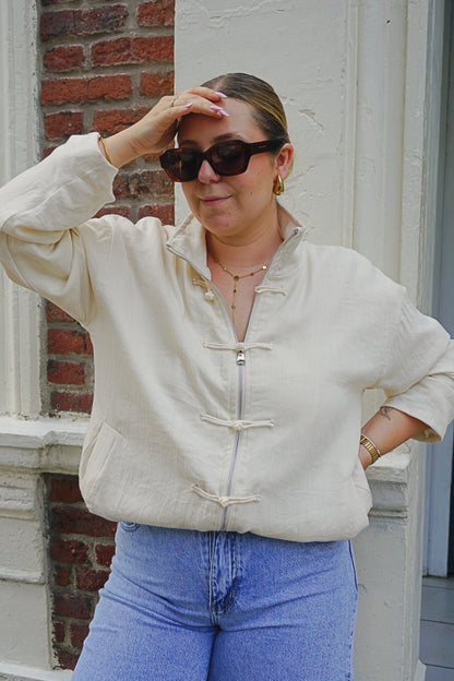 Veste crème à fermoirs tissus