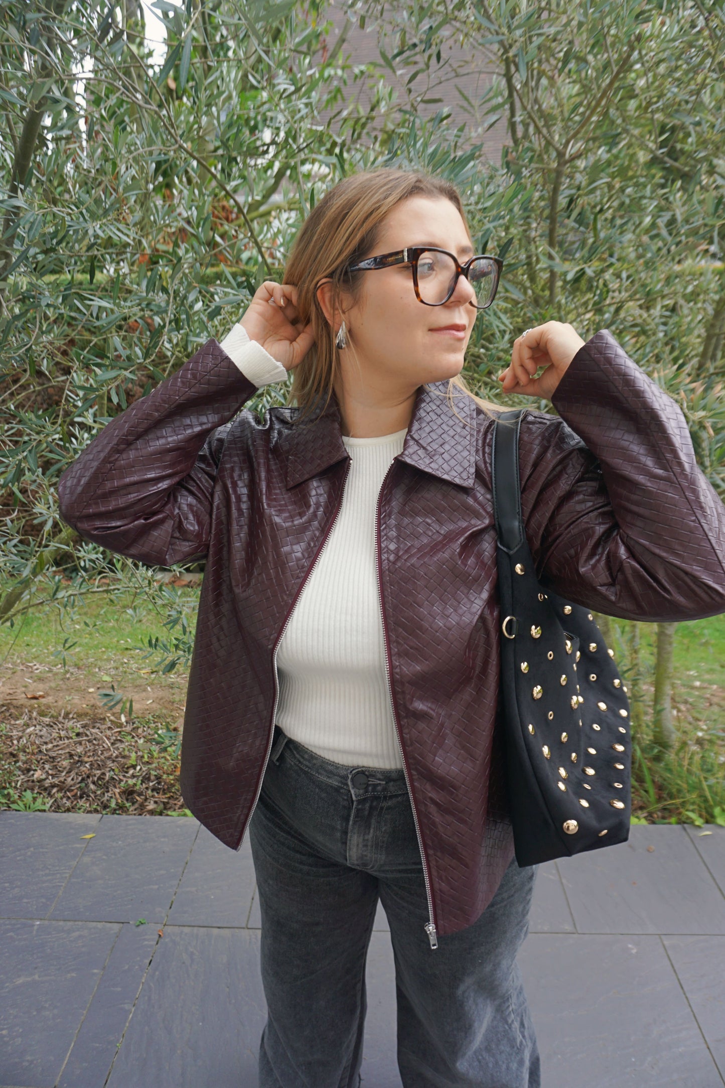 Veste en similicuir tressé aubergine