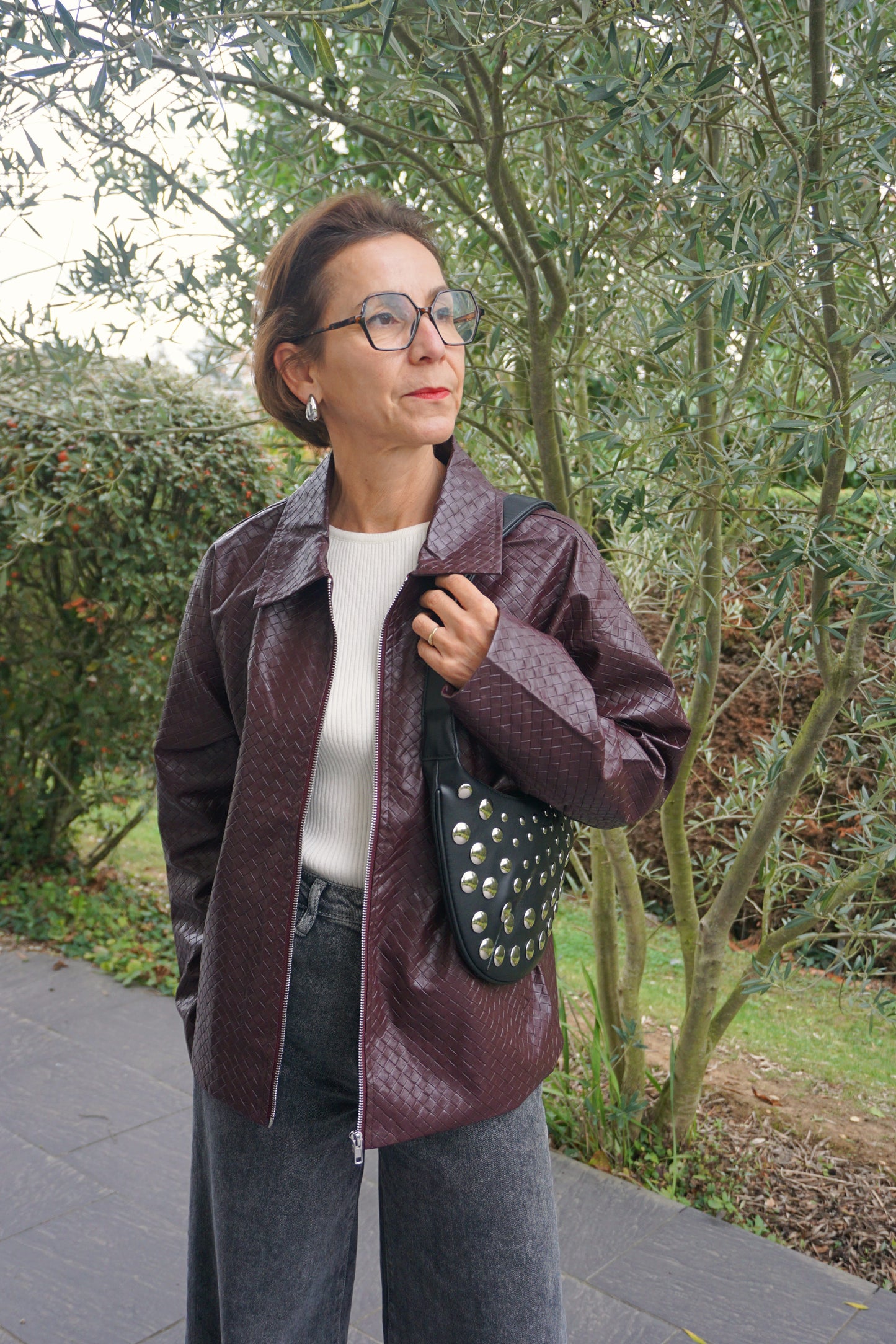 Veste en similicuir tressé aubergine