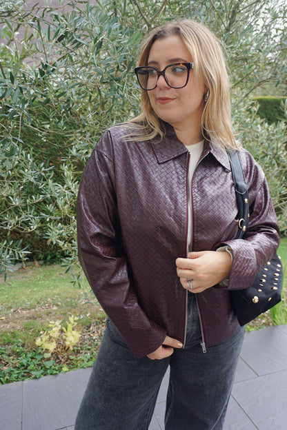 Veste en similicuir tressé aubergine