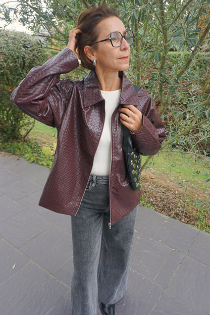 Veste en similicuir tressé aubergine