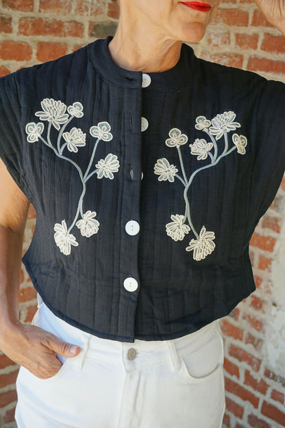 Veste matelassée brodée sans manches