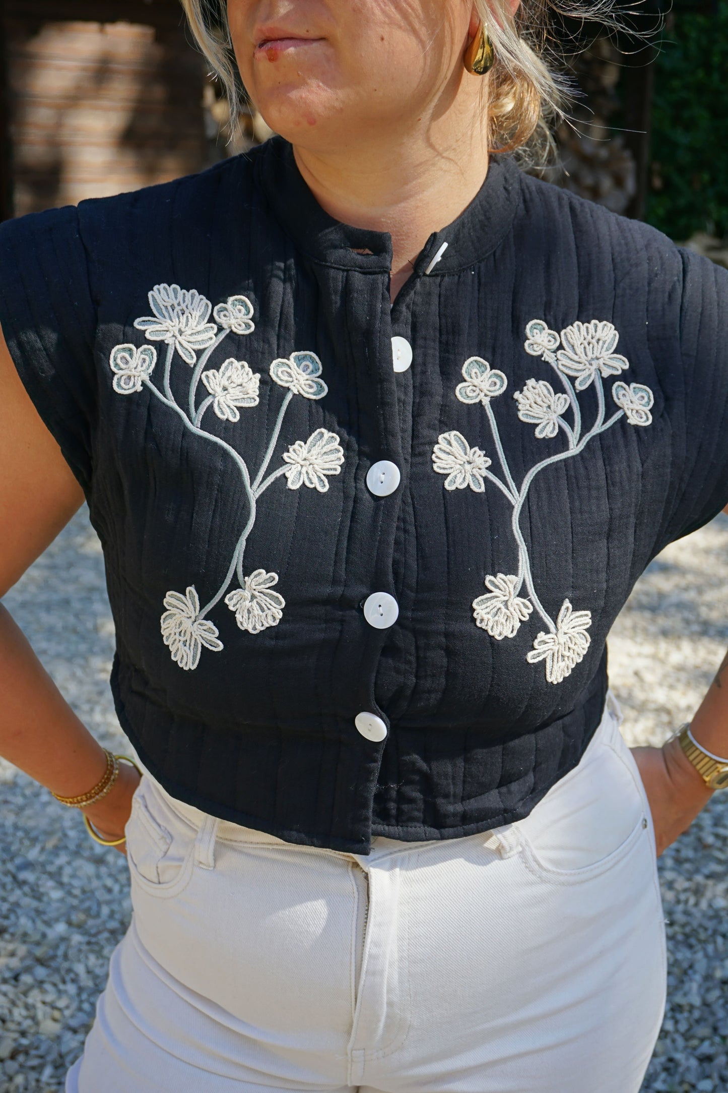 Veste matelassée brodée sans manches
