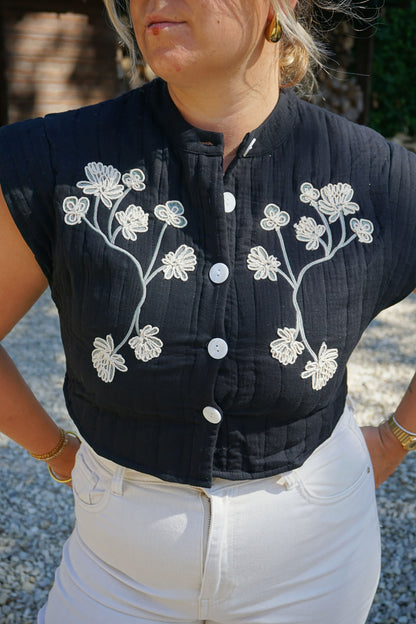 Veste matelassée brodée sans manches